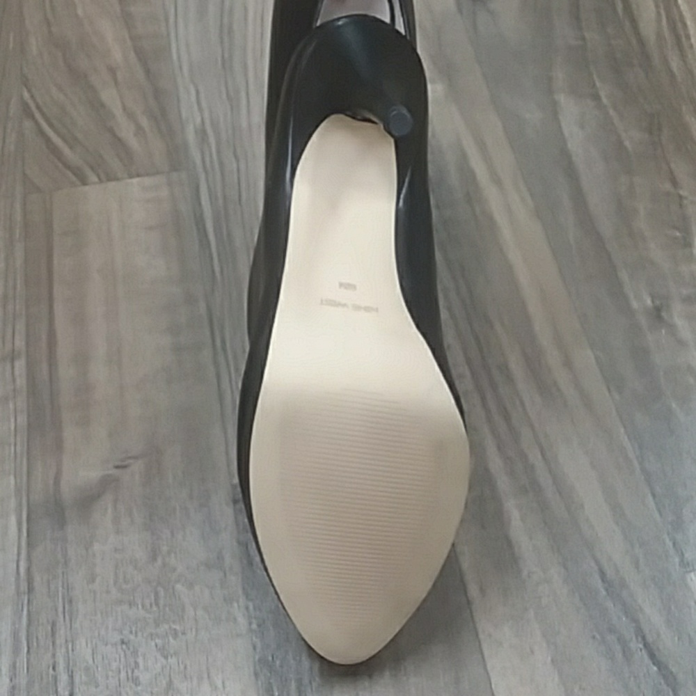 Nine West Women's Leather Dress Pumps - Picture 4 of 4
